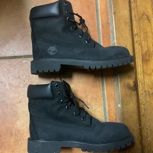 Junior Black Timberlands size 4